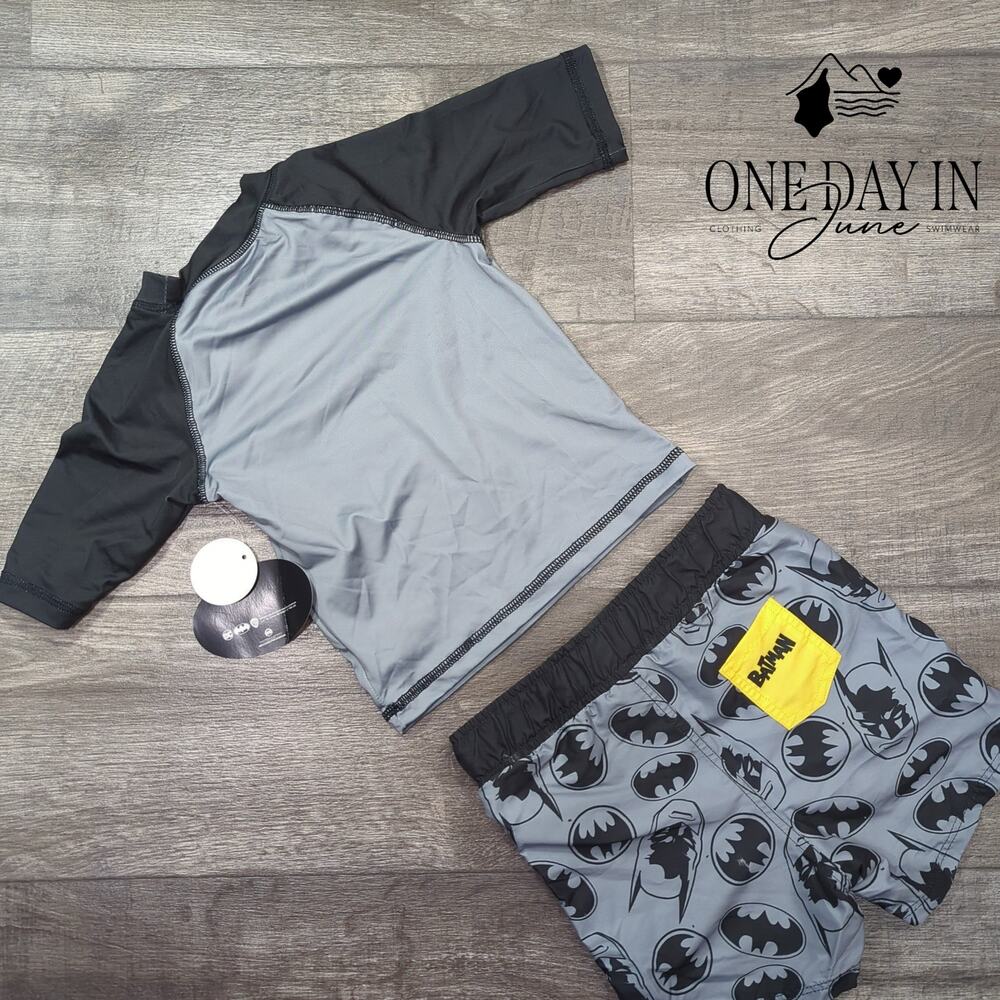 Batman Short Sleeve Rashguard Boardshorts Set Size 4 - Picture 3 of 3